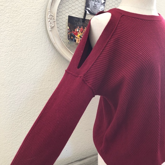 🌟NWT🌟Lucky Brand Cold Shoulder sweater size L - Picture 3 of 6
